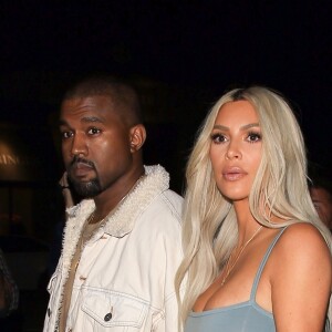 Kim Kardashian et son mari Kanye West arrivent au restaurant Petite Taqueria pour l'anniversaire de Kendall Jenner à West Hollywood, le 2 novembre 2017