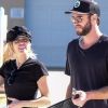 Exclusif - Liam Hemsworth et Miley Cyrus passent quelques temps en amoureux à Tybee Island, le 1er novembre 2017.