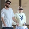 Exclusif - Liam Hemsworth et Miley Cyrus se baladent en amoureux main dans la main à Malibu, le 2 septembre 2017.
