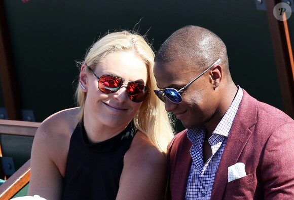 Lindsey Vonn et son compagnon Kenan Smith dans les tribunes des internationaux de France de tennis de Roland Garros à Paris le 8 juin 2017 © Dominique Jacovides / Cyril Moreau / Bestimage
