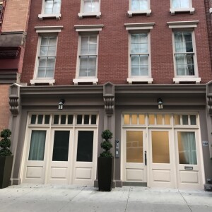 Exclusif - La nouvelle maison que Taylor Swift vient d'acheter pour 18 millions de dollars dans le quartier de Tribeca à New York, juste à côté du Penthouse (immeuble aux portes vertes) qu'elle possède déjà depuis 2014. Située au 153 Frankin St, cette demeure avait été louée par Anne Sinclair lors du placement en résidence surveillée de DSK de juin à août 2011. Photos du samedi 4 novembre 2017.