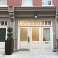 Exclusif - La nouvelle maison que Taylor Swift vient d'acheter pour 18 millions de dollars dans le quartier de Tribeca à New York, juste à côté du Penthouse (immeuble aux portes vertes) qu'elle possède déjà depuis 2014. Située au 153 Frankin St, cette demeure avait été louée par Anne Sinclair lors du placement en résidence surveillée de DSK de juin à août 2011. Photos du samedi 4 novembre 2017.