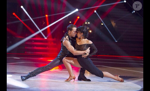 Alizée dans Danse avec les Stars avec son partenaire de danse Grégoire Lyonnet.
