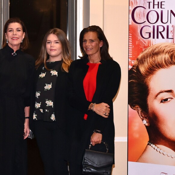 La princesse Caroline de Hanovre, Camille Gottlieb et la princesse Stéphanie de Monaco lors de la soirée hommage à la princesse Grace de Monaco avec la projection du film The Country Girl (Une fille de la province), sorti en 1954 et pour lequel Grace Kelly reçut l'Oscar de la meilleure actrice, au théâtre Princesse Grace à Monaco le 11 novembre 2017. Cette projection, suivie d'un dîner, était organisée par la Fondation Princesse Grace et Dani Carew. © Bruno Bebert / Bestimage