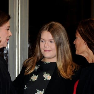 La princesse Caroline de Hanovre a retrouvé avec plaisir sa nièce Camille Gottlieb et sa soeur la princesse Stéphanie de Monaco lors de la soirée hommage à la princesse Grace de Monaco avec la projection du film The Country Girl (Une fille de la province), sorti en 1954 et pour lequel Grace Kelly reçut l'Oscar de la meilleure actrice, au théâtre Princesse Grace à Monaco le 11 novembre 2017. Cette projection, suivie d'un dîner, était organisée par la Fondation Princesse Grace et Dani Carew. © Bruno Bebert / Bestimage