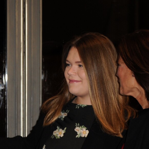 La princesse Caroline de Hanovre a retrouvé avec plaisir sa nièce Camille Gottlieb et sa soeur la princesse Stéphanie de Monaco lors de la soirée hommage à la princesse Grace de Monaco avec la projection du film The Country Girl (Une fille de la province), sorti en 1954 et pour lequel Grace Kelly reçut l'Oscar de la meilleure actrice, au théâtre Princesse Grace à Monaco le 11 novembre 2017. Cette projection, suivie d'un dîner, était organisée par la Fondation Princesse Grace et Dani Carew. © Bruno Bebert / Bestimage