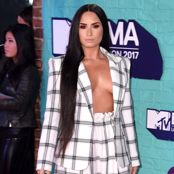 Demi Lovato sur le tapis rouge des MTV Europe Music Awards 2017 au SSE Arena, Londres, le 12 novembre 2017.