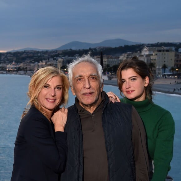 Semi- Exclusif - Gérard Darmon entre Michèle Laroque et sa fille Oriane Deschamps - Présentation du film de Michèle Laroque "Brillantissime" en avant-première à Nice aux Pathé Cinémas, le 10 novembre 2017. © Bruno Bebert/Bestimage