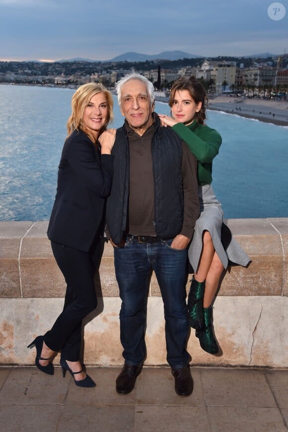 Semi- Exclusif - Gérard Darmon entre Michèle Laroque et sa fille Oriane Deschamps - Présentation du film de Michèle Laroque "Brillantissime" en avant-première à Nice aux Pathé Cinémas, le 10 novembre 2017. © Bruno Bebert/Bestimage