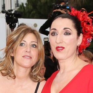 Rossy de Palma et Amanda Sthers (Van Cleef & Arpels montres Alambra bracelet et bague two butterfly) - Montée des marches du film "Irrational Man" (L'homme irrationnel) lors du 68e Festival International du Film de Cannes, à Cannes le 15 mai 2015.