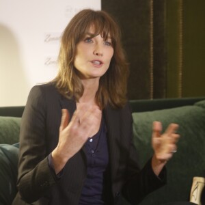 Carla Bruni-Sarkozy en conférence de presse dans le cadre de sa tournée "French Touch" au théâtre Pallas à Athènes, Grèce, le 22 octobre 2017.