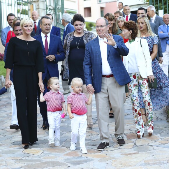 La princesse Charlene et le prince Albert II de Monaco avec la princesse Gabriella et le prince Jacques durant le traditionnel pique-nique des Monégasques au parc Princesse Antoinette à Monaco le 1er septembre 2017. © Claudia Albuquerque/Bestimage