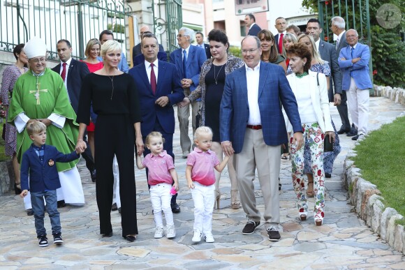 La princesse Charlene et le prince Albert II de Monaco avec la princesse Gabriella et le prince Jacques durant le traditionnel pique-nique des Monégasques au parc Princesse Antoinette à Monaco le 1er septembre 2017. © Claudia Albuquerque/Bestimage