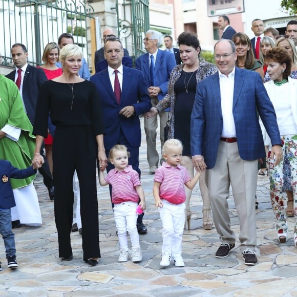 La princesse Charlene et le prince Albert II de Monaco avec la princesse Gabriella et le prince Jacques durant le traditionnel pique-nique des Monégasques au parc Princesse Antoinette à Monaco le 1er septembre 2017. © Claudia Albuquerque/Bestimage