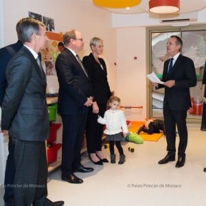 La princesse Charlene et le prince Albert II de Monaco, avec leurs enfants le prince héréditaire Jacques et la princesse Gabriella, ont visité le 14 novembre 2017 la micro-crèche A Farandola, à Monaco. © Eric Mathon / Palais Princier de Monaco