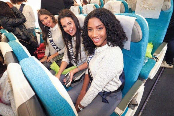 Les Miss régionales 2017 embarquent pour la Californie, le 19 novembre 2017 à l'aéroport Paris-Charles-de-Gaulle.
