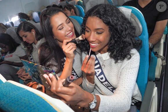 Les Miss régionales embarquent pour la Californie, le 19 novembre 2017 à l'aéroport Paris-Charles-de-Gaulle. Le voyage Miss France 2018 peut débuter !