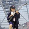 Angus Young en concert avec AC/DC au Queen Elizabeth Olympic Park à Londres, le 4 juin 2016