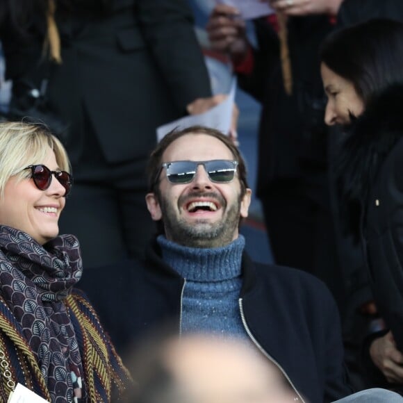 Flavie Flament et son chéri Vladimir - Célébrités dans les tribunes du parc des princes lors du match de football de ligue 1, Paris Saint-Germain (PSG) contre FC Nantes à Paris, France, le 18 novembre 2017. Le PSG a gagné 4-1.