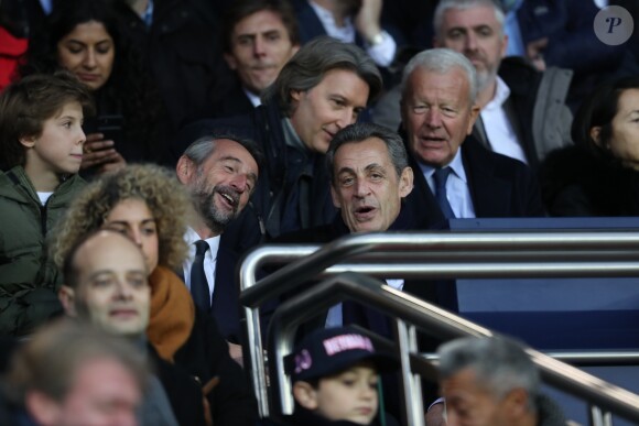 Jean-Claude Blanc (manager général du PSG) et Nicolas Sarkozy - Célébrités dans les tribunes du parc des princes lors du match de football de ligue 1, Paris Saint-Germain (PSG) contre FC Nantes à Paris, France, le 18 novembre 2017. Le PSG a gagné 4-1.