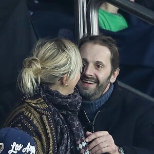 Flavie Flament et son chéri Vladimir - Célébrités dans les tribunes du parc des princes lors du match de football de ligue 1, Paris Saint-Germain (PSG) contre FC Nantes à Paris, France, le 18 novembre 2017. Le PSG a gagné 4-1.