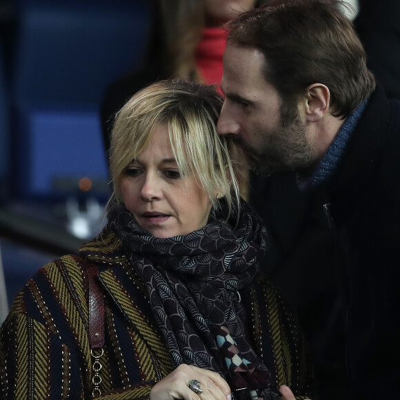 Flavie Flament et son chéri Vladimir - Célébrités dans les tribunes du parc des princes lors du match de football de ligue 1, Paris Saint-Germain (PSG) contre FC Nantes à Paris, France, le 18 novembre 2017. Le PSG a gagné 4-1.