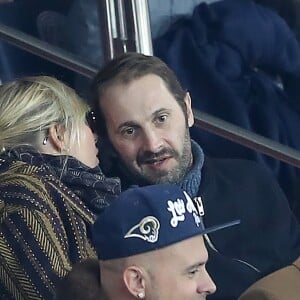 Flavie Flament et son chéri Vladimir - Célébrités dans les tribunes du parc des princes lors du match de football de ligue 1, Paris Saint-Germain (PSG) contre FC Nantes à Paris, France, le 18 novembre 2017. Le PSG a gagné 4-1.