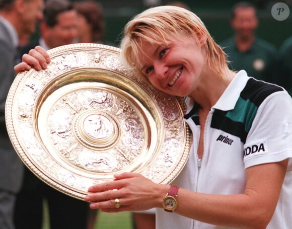 Jana Novotna, victorieuse du tournoi de Wimbledon en 1998 (photo), est morte à 49 ans le 19 novembre 2017, des suites d'un cancer, entourée de sa famille dans sa République tchèque natale. © Neil Munns/PA Wire/Abacapress