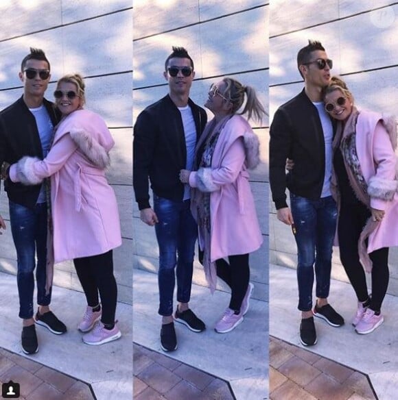 Cristiano Ronaldo pose avec sa grande soeur Katia à son domicile de Madrid. Instagram, le 19 novembre 2017.