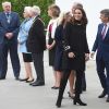 La duchesse Catherine de Cambridge (Kate Middleton), enceinte de 4 mois, et le prince William ont visité l'usine Jaguar Land Rover de Solihull à Birmingham le 22 novembre 2017. 