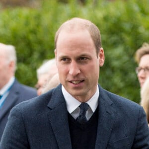 La duchesse Catherine de Cambridge (Kate Middleton), enceinte de 4 mois, et le prince William ont visité l'usine Jaguar Land Rover de Solihull à Birmingham le 22 novembre 2017. 