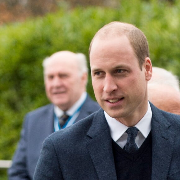 La duchesse Catherine de Cambridge (Kate Middleton), enceinte de 4 mois, et le prince William ont visité l'usine Jaguar Land Rover de Solihull à Birmingham le 22 novembre 2017. 