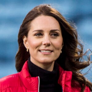 La duchesse Catherine de Cambridge (Kate Middleton), enceinte de 4 mois, lors d'une visite au stade d'Aston Villa à Birmingham le 22 novembre 2017 avec le prince William, pour un événement lié au programme Coach Core soutenu par leur fondation.