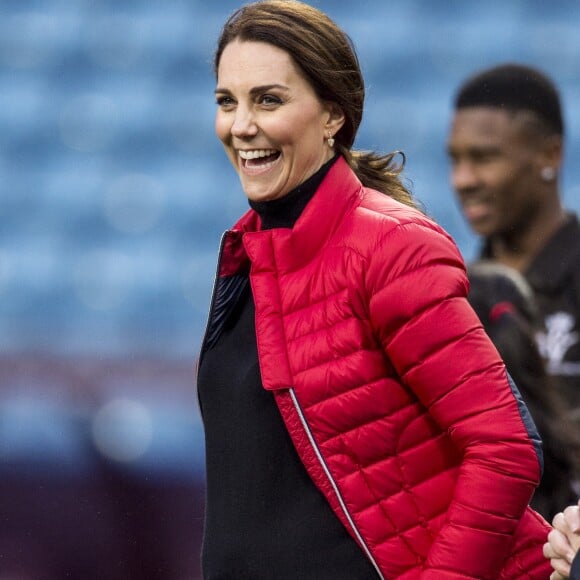 Kate Catherine Middleton (enceinte), duchesse de Cambridge, en visite à "We are Coach Core Programme" à la "Aston Villa football club" à Birmingham. Le 22 novembre 2017  22 November 2017. The Duchess of Cambridge visit We Are Coach Core programme at Aston Villa FC, held at Villa Park, Birmingham.22/11/2017 - Birmingham