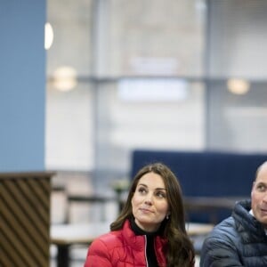 Le prince William, duc de Cambridge, et Kate Catherine Middleton (enceinte), duchesse de Cambridge, en visite à "We are Coach Core Programme" à la "Aston Villa football club" à Birmingham. Le 22 novembre 2017  The Duke and Duchess of Cambridge meeting apprentices taking part in a project to nurture the next generation of sports coaches at Aston Villa football club's Villa Park ground in Birmingham.22/11/2017 - Birmingham