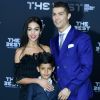 Cristiano Ronaldo , son fils Cristiano Jr et sa compagne Georgina Rodriguez au photocall des FIFA Football Awards à Zurich le 9 janvier 2017.