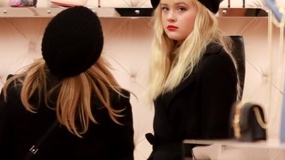 Reese Witherspoon et Ava: Shopping à Paris pendant que Ryan Philippe se "bat"...