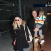 Reese Witherspoon arrive en famille avec sa fille Ava Phillippe, son mari Jim Toth et leur fils Tennessee Toth à l'aéroport de Charles de Gaulle à Roissy, le 21 novembre 2017.