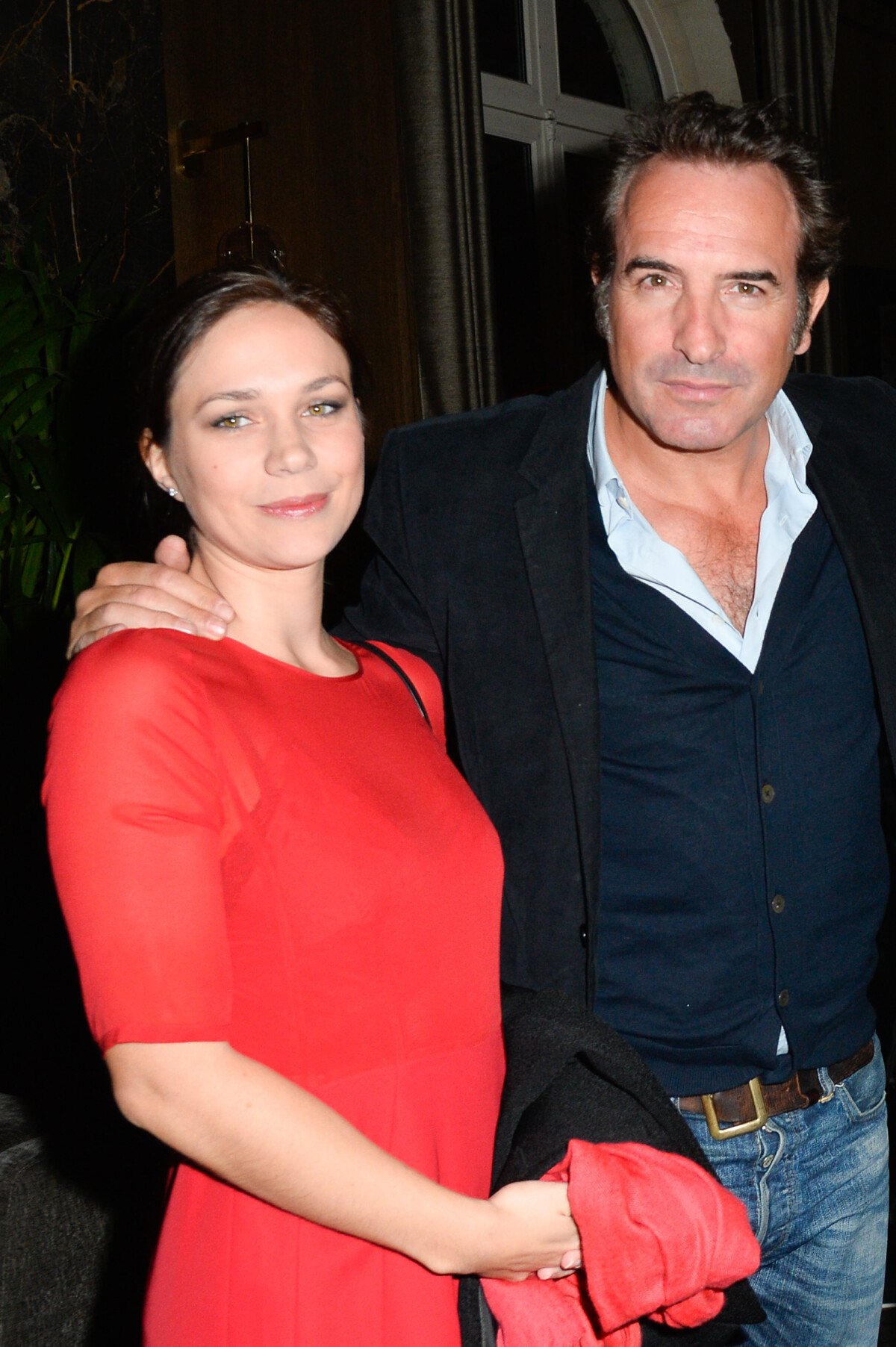 Photo : Semi-exclusif - Jean Dujardin et sa compagne Nathalie Péchalat - Le  réalisateur français C. Lelouch célèbre ses 80 ans au restaurant Victoria à  Paris, France, le 30 octobre 2017. © Coadic Guirec/Bestimage - Purepeople