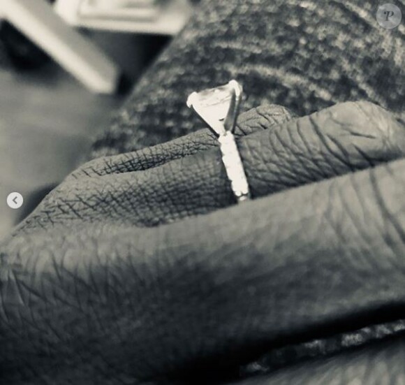 Rutina Wesley a partagé cette photo d'une bague de fiançailles sur Instagram. Novembre 2017