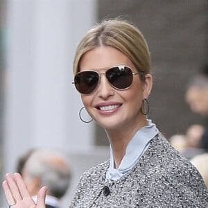 Ivanka Trump sort d'un immeuble à New York, le 20 septembre 2017 pour aller monter dans une voiture.