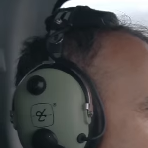 Elie Semoun part en hélicoptère de Toronto dans l'épisode 2 de sa découverte de l'Ontario avec Canada Diem.