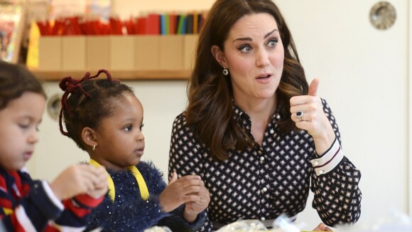 Kate Middleton, enceinte : En mission, sa réaction aux fiançailles d'Harry