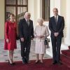 Le prince William avec la reine Elizabeth II pour accueillir le président Allemand Frank-Walter Steinmeier et sa femme Elke Budenbender pour un dîner à Buckingham à Londres le 28 novembre 2017.