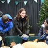 La duchesse Catherine de Cambridge, enceinte, à l'école primaire Robin Hood à Londres le 29 novembre 2017 pour célébrer les dix ans de la campagne en faveur du jardinage de la "Royal Horticultural Society".
