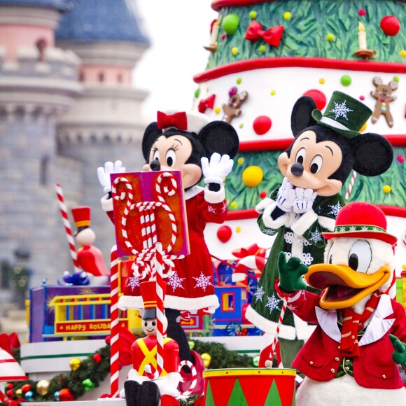 La saison de Noël est de retour à Disneyland Paris. Elle se tiendra jusqu'au 7 janvier 2018.