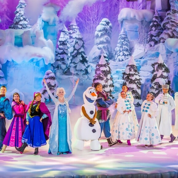 La saison de Noël est de retour à Disneyland Paris. Elle se tiendra jusqu'au 7 janvier 2018.