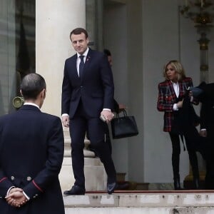 Exclusif - Le président Emmanuel Macron et sa femme Brigitte Macron au palais de l'Elysée. Paris, le 1er décembre 2017. © Stéphane Lemouton / Bestimage