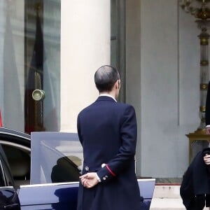 Exclusif - Le président Emmanuel Macron et sa femme Brigitte Macron au palais de l'Elysée. Paris, le 1er décembre 2017. © Stéphane Lemouton / Bestimage