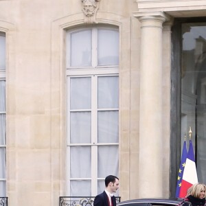 Exclusif - Le président Emmanuel Macron et sa femme Brigitte Macron au palais de l'Elysée. Paris, le 1er décembre 2017. © Stéphane Lemouton / Bestimage